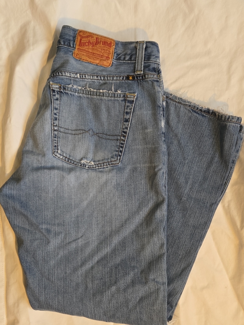 Lucky Brand Men's Faded Light Blue Straight Jeans Distressed